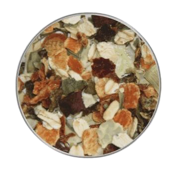 Ein grobes Müsli mit Haferflocken, getrockneten Gemüseflocken in Grün, Orange und Beige sowie vereinzelten Blattstücken in unregelmäßiger Form.