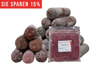 Ein Stapel Frostfleischrollen in grauen Kunstdärmen und ein flacher Beutel mit rosa gewolftem Geflügelfleisch. Oben roter Werbebalken mit der Aufschrift „Sie sparen über 10 %“.