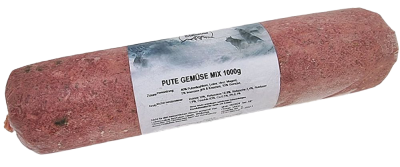 Eine Frostfleischrolle mit weißem Etikett und der Aufschrift „Pute Gemüse Mix“. Verpackt in einem nicht essbaren Kunstdarm. Die Füllung ist rosa bis rötlich und fein gewolft.