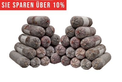 Zwei pyramidenförmig gestapelte Haufen aus gefrorenen Fleischrollen in grauem Kunstdarm. Die Füllung wirkt rötlich bis braun. Oben roter Hinweis „Sie sparen über 10 %“.