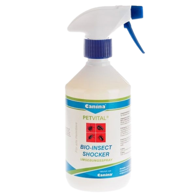 Sprühflasche mit der Aufschrift „Canina PETVITAL BIO-INSECT SHOCKER UMGEBUNGSSPRAY“. Auf dem Etikett sind verschiedene Insekten und deutscher Text abgebildet.