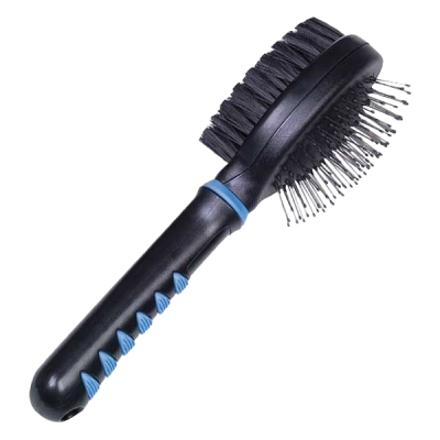 Zweiseitige Bürste mit schwarzem Griff und blauen Akzenten; eine Seite mit dichten Borsten, die andere mit abgerundeten Metallpins