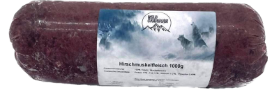 Eine Frostfleischrolle mit weißem Etikett und der Aufschrift „Hirschmuskelfleisch“. Verpackt in einem nicht essbaren Kunstdarm. Die Füllung ist fein gewolft und dunkelrot.