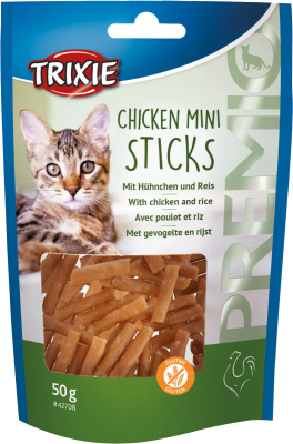 Eine aufrechte, blau-grüne Beutelverpackung mit Katzenabbildung, Sichtfenster vorne und hellbraunen Mini-Sticks aus Fleisch, gleichmäßig geschnitten und locker geschichtet.
