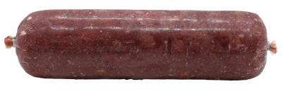 Eine Frostfleischrolle ohne Etikett in durchsichtigem Kunstdarm. Die Füllung ist fein gewolft, gleichmäßig strukturiert und zeigt eine dunkelrotbraune Farbe mit wenigen helleren Fleischanteilen.