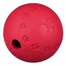 Trixie Dog Activity Snackball, Naturgummi 7 cm Roter, kugelförmiger Gegenstand mit geprägten Pfotenabdrücken und kleiner Öffnung auf einer Seite