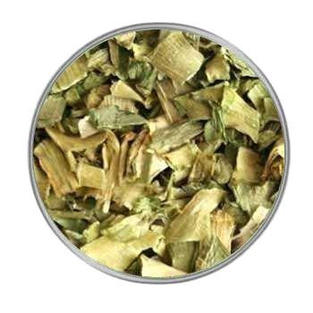 Getrocknete, hellgrüne bis gelbgrüne Gemüsestücke in unregelmäßiger Form, kreisförmig angeordnet auf weißem Hintergrund.