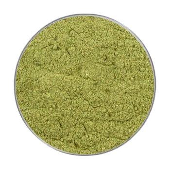 Ein hellgrünes, fein gemahlenes Pulver mit leicht unregelmäßiger Oberfläche, eingefüllt in eine runde Schale mit silbernem Rand.