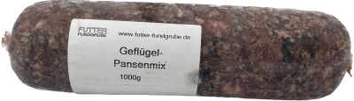 Eine Frostfleischrolle mit weißem Etikett und der Aufschrift „Geflügel-Pansenmix“. Verpackt in einem nicht essbaren Kunstdarm. Die Füllung ist grob gewolft und dunkel-marmoriert.