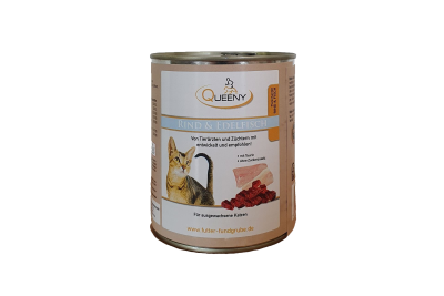 Dose Katzenfutter der Marke Queeny mit gelbem Etikett, Aufschrift ‚Rind & Edelfisch‘ sowie weiteren Angaben zur Zusammensetzung und Eignung.
