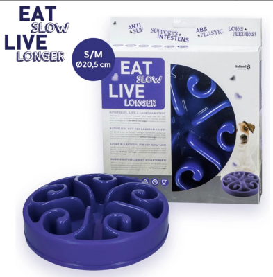 Blauer Napf ‚Eat Slow Live Longer‘ mit Spiralstruktur zur Verlangsamung der Futteraufnahme, für Hunde, 20,5 cm Durchmesser, mit Anti-Rutsch-Funktion und Verpackungshinweisen.