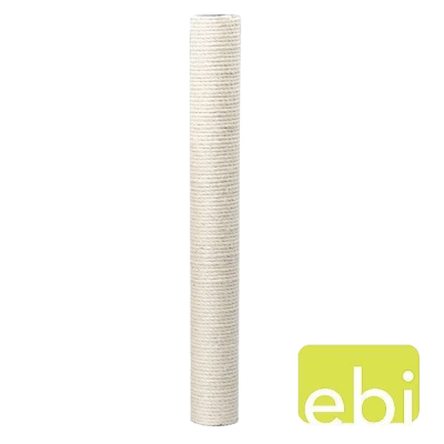 Hoher, zylindrischer Katzenkratzbaum, umwickelt mit hellem, seilartigem Material. Die Oberfläche wirkt grob strukturiert und naturfarben.