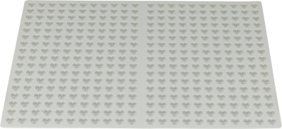 Weiße Silikonform als große Rechteckmatte mit vielen kleinen, gleichmäßig angeordneten herzförmigen Vertiefungen; mittig durch eine senkrechte Linie in zwei Felder geteilt.