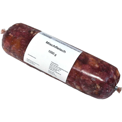 Eine Frostfleischrolle mit weißem Etikett und der Aufschrift „Mischfleisch“. Verpackt in einem nicht essbaren Kunstdarm. Die Füllung ist grob gewolft und zeigt eine rotbraune Farbe mit Fettstücken.