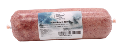 Ein flacher Kunststoffbeutel mit der Aufschrift „Putenfleisch“, gefüllt mit feinem, rötlich-braunem Putenfleisch in gleichmäßiger Struktur, Etikett weiß-rot.