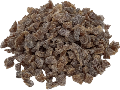 Birnenwürfel Ein Haufen getrockneter Birnenwürfel in bräunlicher Farbe mit leicht unregelmäßiger, kantiger Struktur. Die Oberfläche wirkt matt und etwas mehlig.