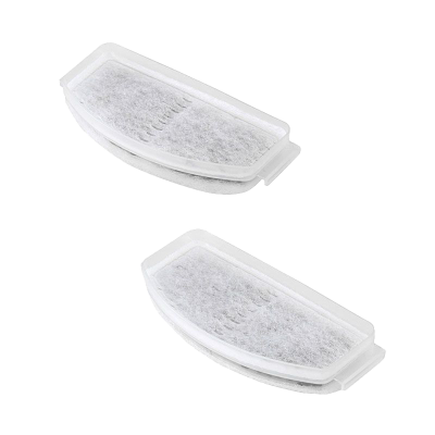 Zwei rechteckige Ersatzfilter mit abgerundeten Ecken für Trinkbrunnen. Weißes, faseriges Filtermaterial in transparenter Kunststofffassung.