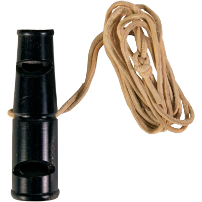 Schwarze Hundepfeife mit zwei Öffnungen, befestigt an einer beigen, geknoteten Schlaufe aus Kordel.