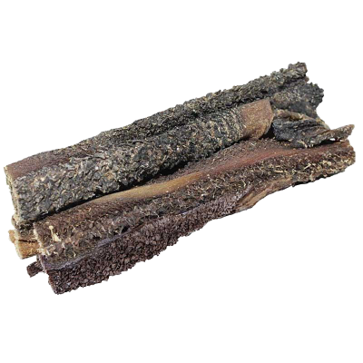 vMehrere Stücke getrockneter Blättermagen mit dunkler, unregelmäßig brauner Oberfläche. Die Struktur wirkt grob, faserig und blättrig geschichtet.