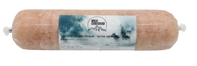 Eine Frostfleischrolle mit Etikett und der Aufschrift „Hühnerbrust Royal grob gewolft“. Verpackt in einem nicht essbaren Kunstdarm. Die Füllung ist hellrosa, grob gewolft und sehr fein strukturiert.