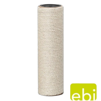 Hoher, zylindrischer Katzenkratzbaum, umwickelt mit hellem, seilartigem Material. Die Oberfläche wirkt grob strukturiert und naturfarben.