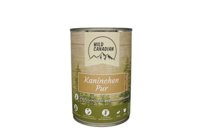 Eine Futterdose mit hellblauem Etikett und der Aufschrift „Kaninchen Pur“. Unterer Bereich in Blau mit Symbolen, Fleischanteilen und Angaben zu Zutaten und Zubereitung.