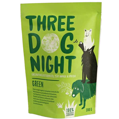 Grüne Verpackung von Three Dog Night GREEN, Ergänzungsfutter für Hunde & Katzen, mit drei Hundeillustrationen, 200 g Inhalt und Hinweis auf plastikfreie Verpackung.