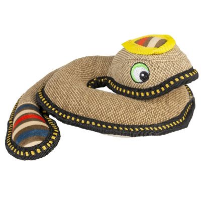 Hundespielzeug in Schlangenform aus beigem Stoff mit strukturierter Oberfläche. Bunte Streifen an Kopf und Schwanz, gesticktes Auge, schwarze und gelbe Ziernähte.