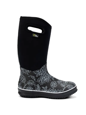 Schwarzer Gummistiefel mit Blumenmuster im unteren Bereich und Grifföffnung am Schaft, stehend auf hellem Untergrund.