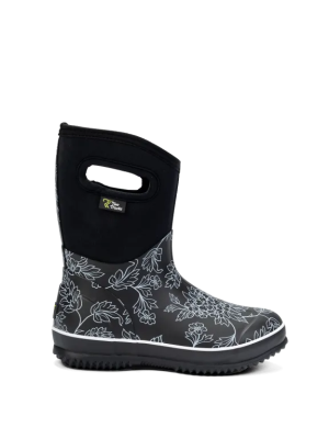 Schwarzer halber Gummistiefel mit Blumenmuster im unteren Bereich und Grifföffnung am Schaft, stehend auf hellem Untergrund.