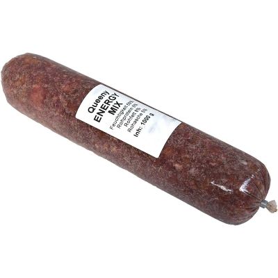 Energy-Mix 1000 g Eine Frostfleischrolle mit weißem Etikett und der Aufschrift „Queeny Energy Mix“. Verpackt in einem nicht essbaren Kunstdarm. Die Füllung ist grob gewolft und dunkelrot marmoriert.